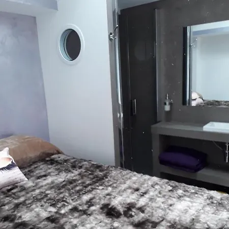 Bed & Breakfast D'hotes Naturiste, Village Naturiste Cap D'agde, Draps, Serviette, Cafe, Menage Inclus En Fin De Sejour *