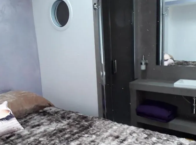 Bed & Breakfast D'hotes Naturiste, Village Naturiste Cap D'agde, Draps, Serviette, Cafe, Menage Inclus En Fin De Sejour *